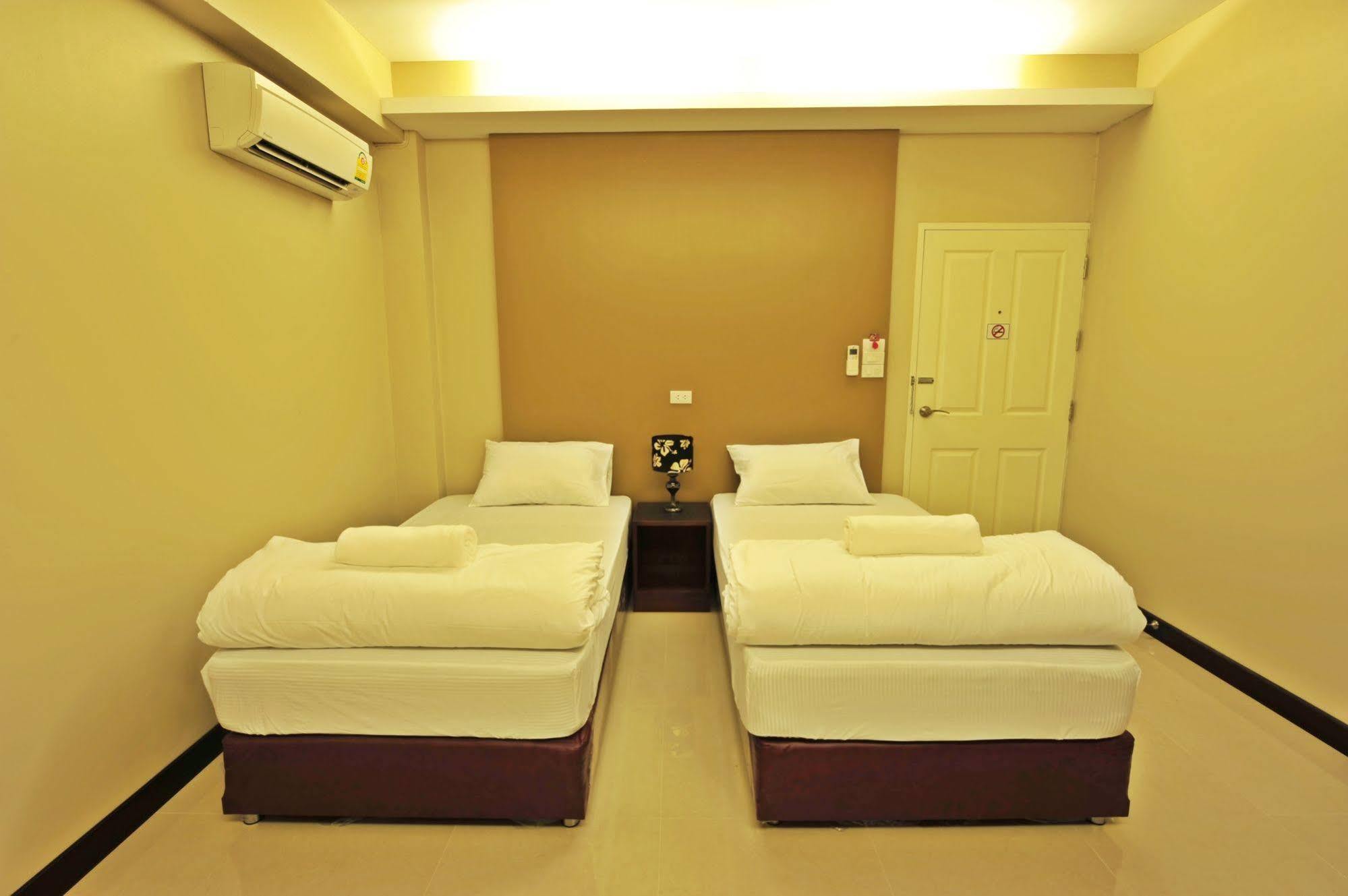 Pine Cafe'&Bed Hotel Пра Након Си Аютая Екстериор снимка